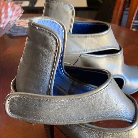 Shoes - Picture 5 of 9